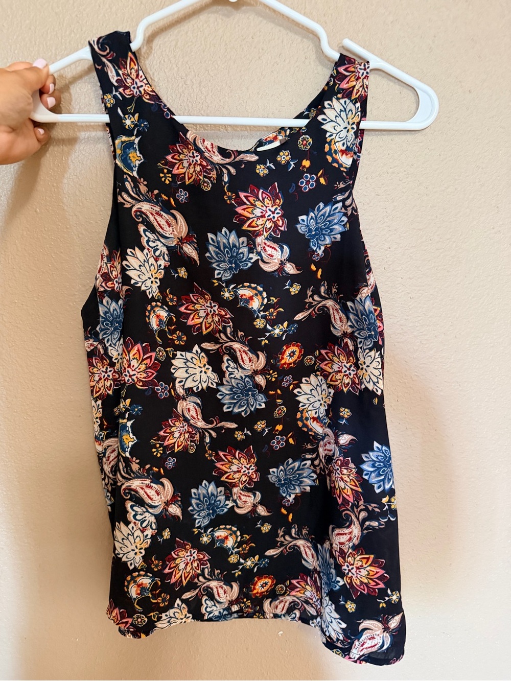 Paper Crane Black Floral Paisley Sleeveless Blouse